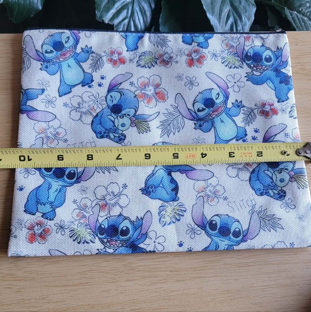Lilo & Stitch Cosmetic Bag And Keychain - Picture 4 of 4